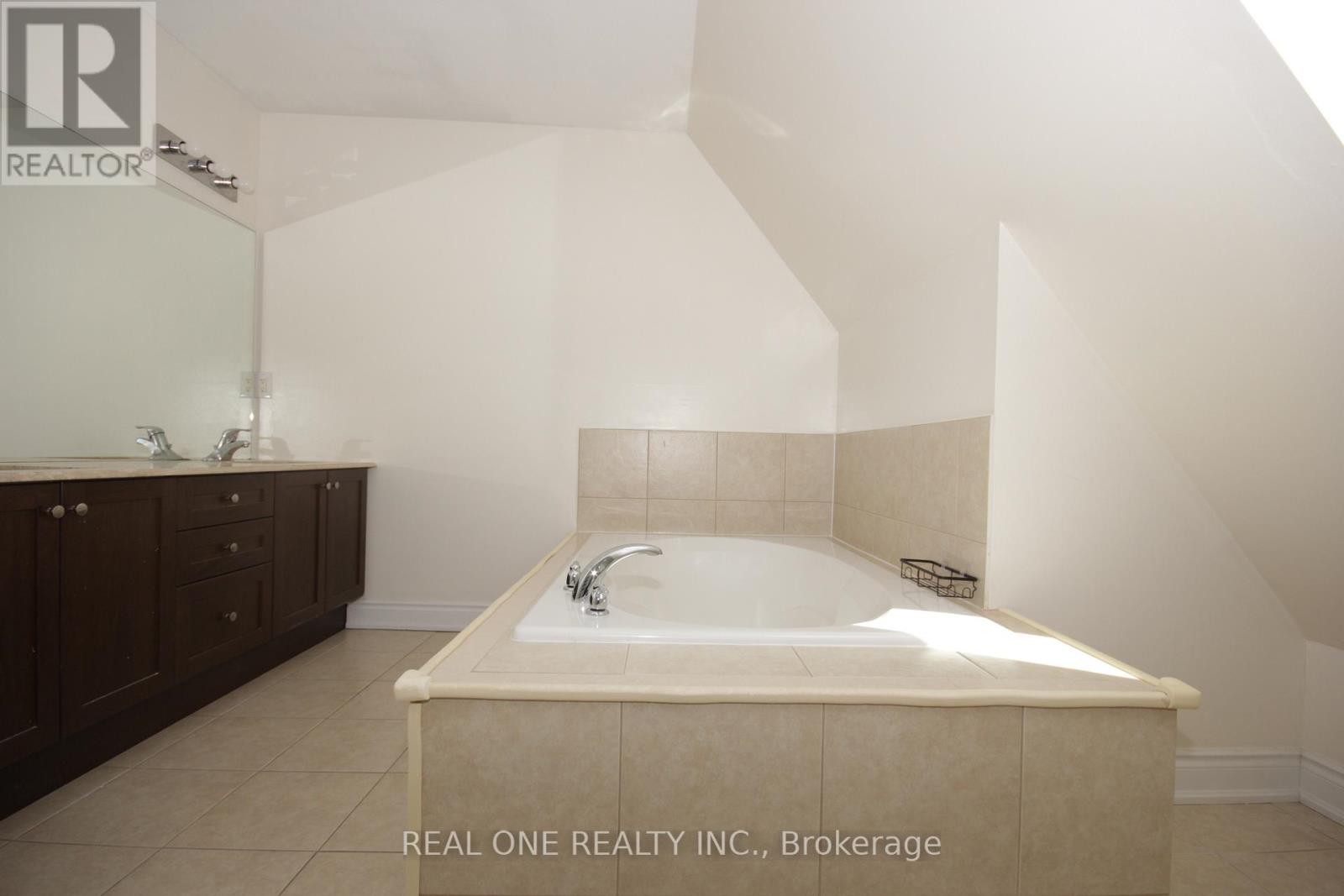 7 Slingsby Lane, Toronto, Ontario M2N 0H7 - Photo 22 - C13706712