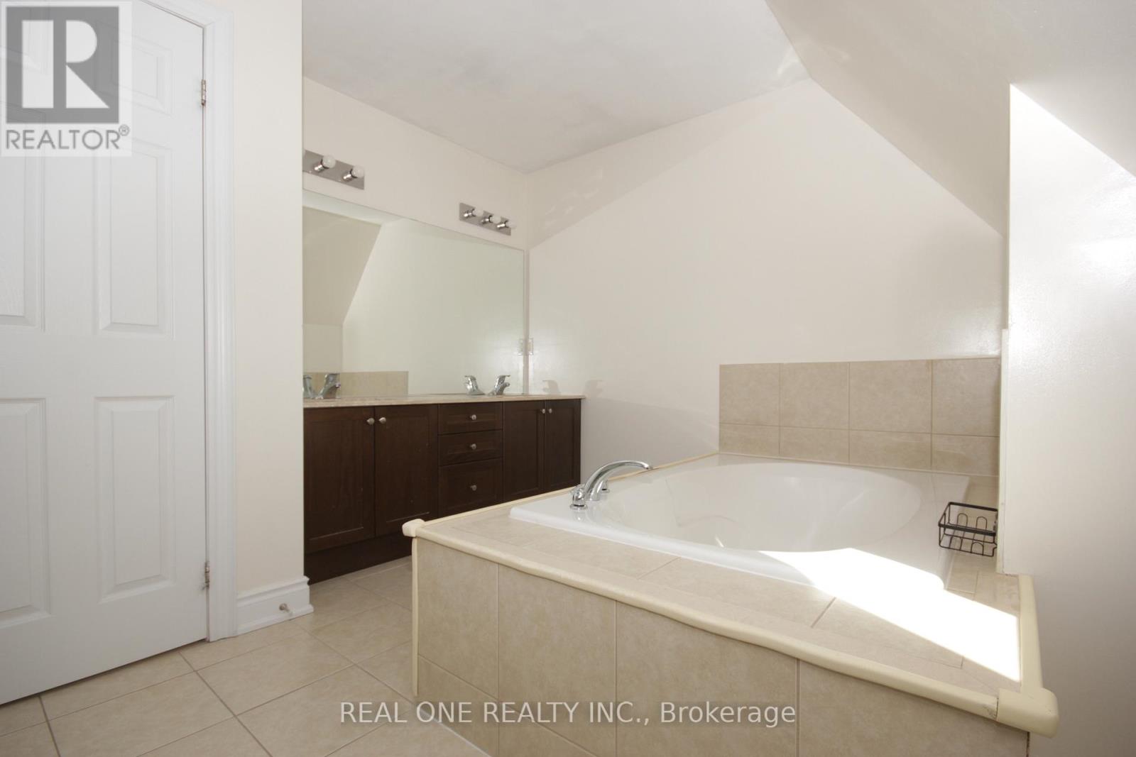 7 Slingsby Lane, Toronto, Ontario M2N 0H7 - Photo 23 - C13706712