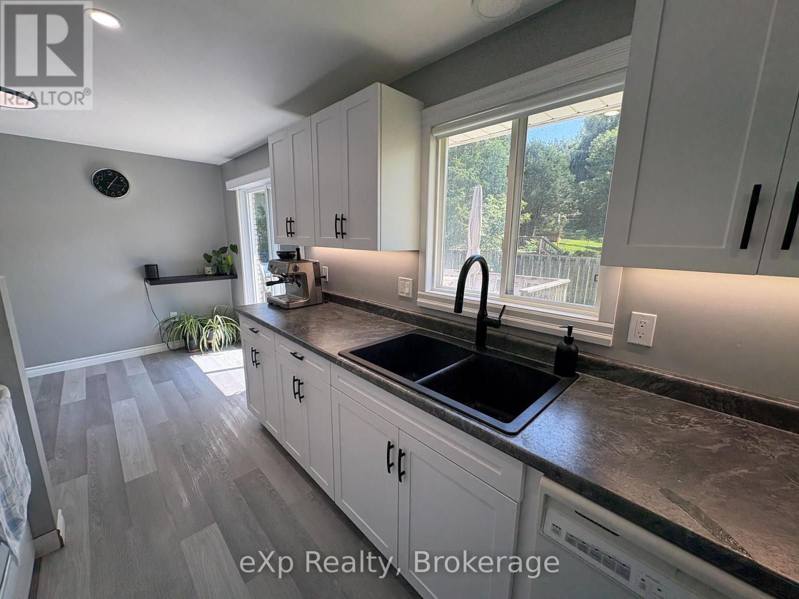 23 Valleyside Drive, Brockton, Ontario  N0G 2V0 - Photo 3 - X13706580
