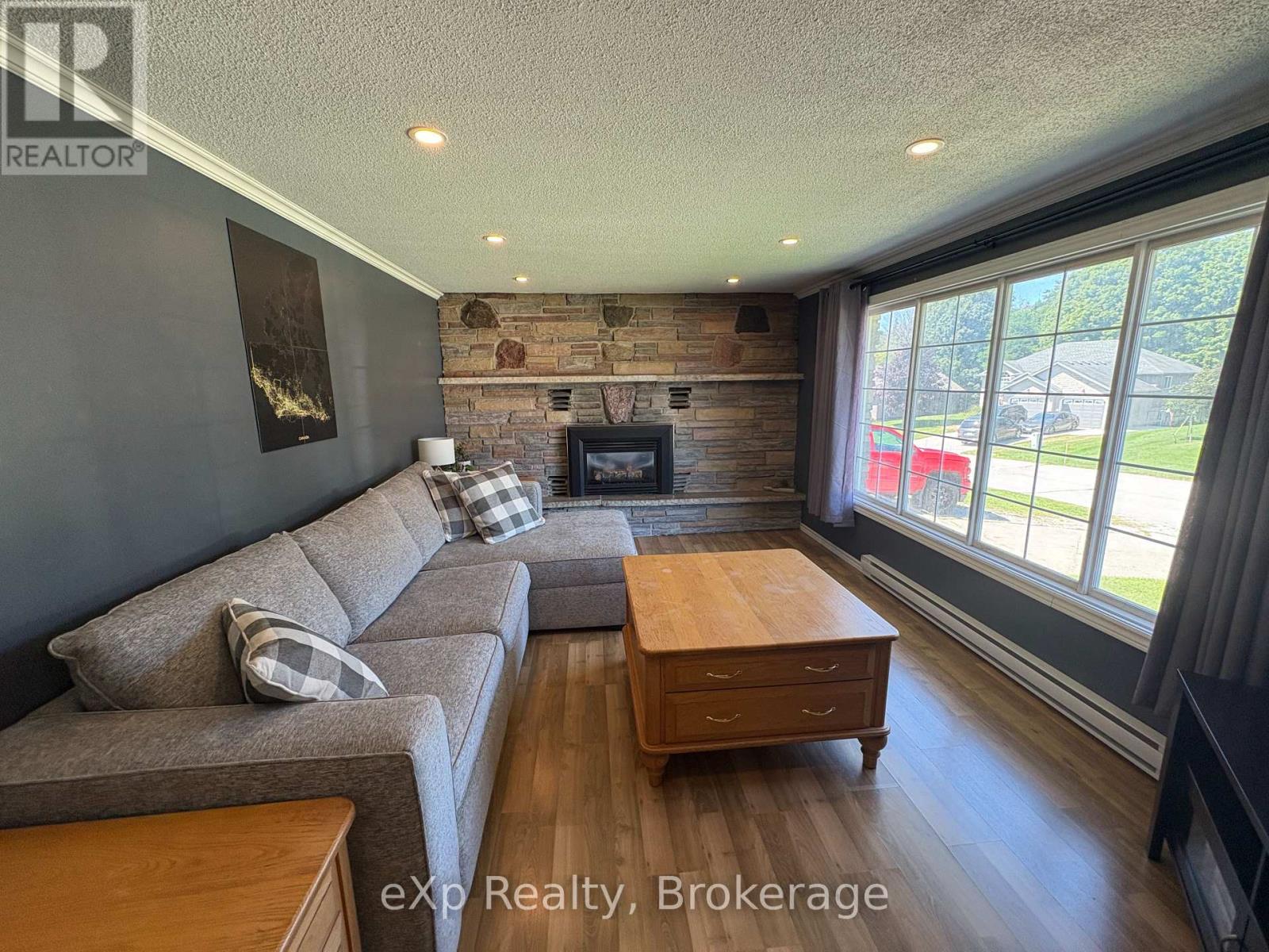 23 Valleyside Drive, Brockton, Ontario  N0G 2V0 - Photo 7 - X13706580