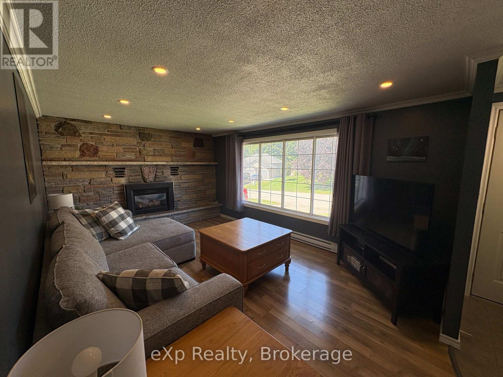 23 Valleyside Drive, Brockton, Ontario  N0G 2V0 - Photo 8 - X13706580