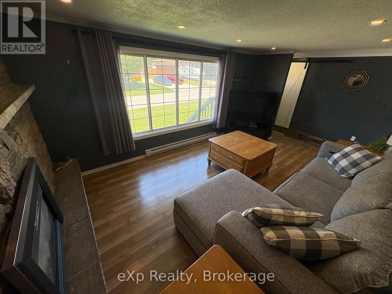 23 Valleyside Drive, Brockton, Ontario  N0G 2V0 - Photo 9 - X13706580
