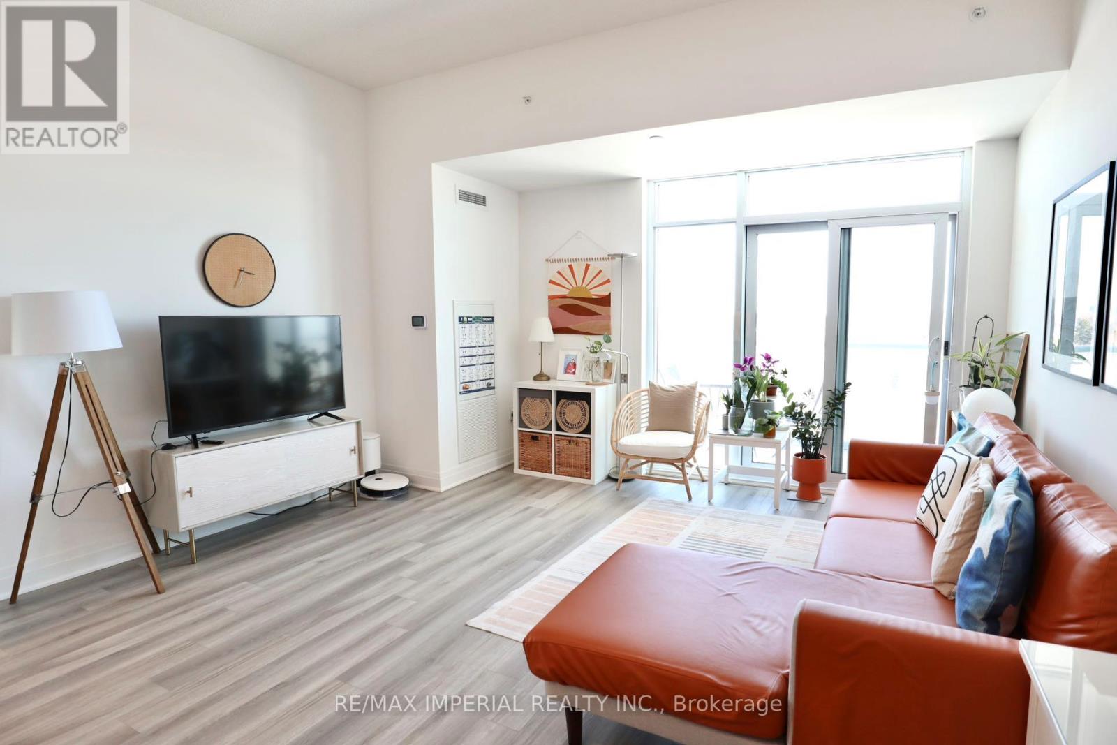 402 - 3220 Sheppard Avenue E, Toronto, Ontario M1T 0B7 - Photo 2 - E13706604