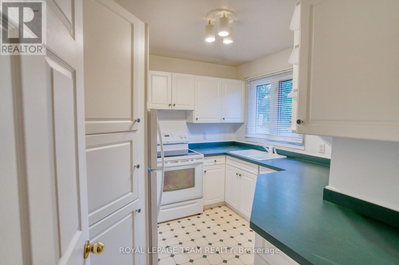 1072 Aldea Avenue, Ottawa, Ontario  K1H 8B9 - Photo 9 - X13706632