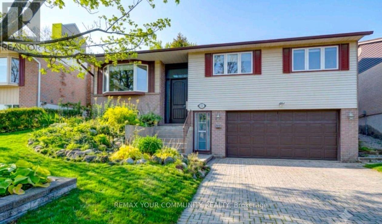372 DIXON BOULEVARD, Newmarket, Ontario