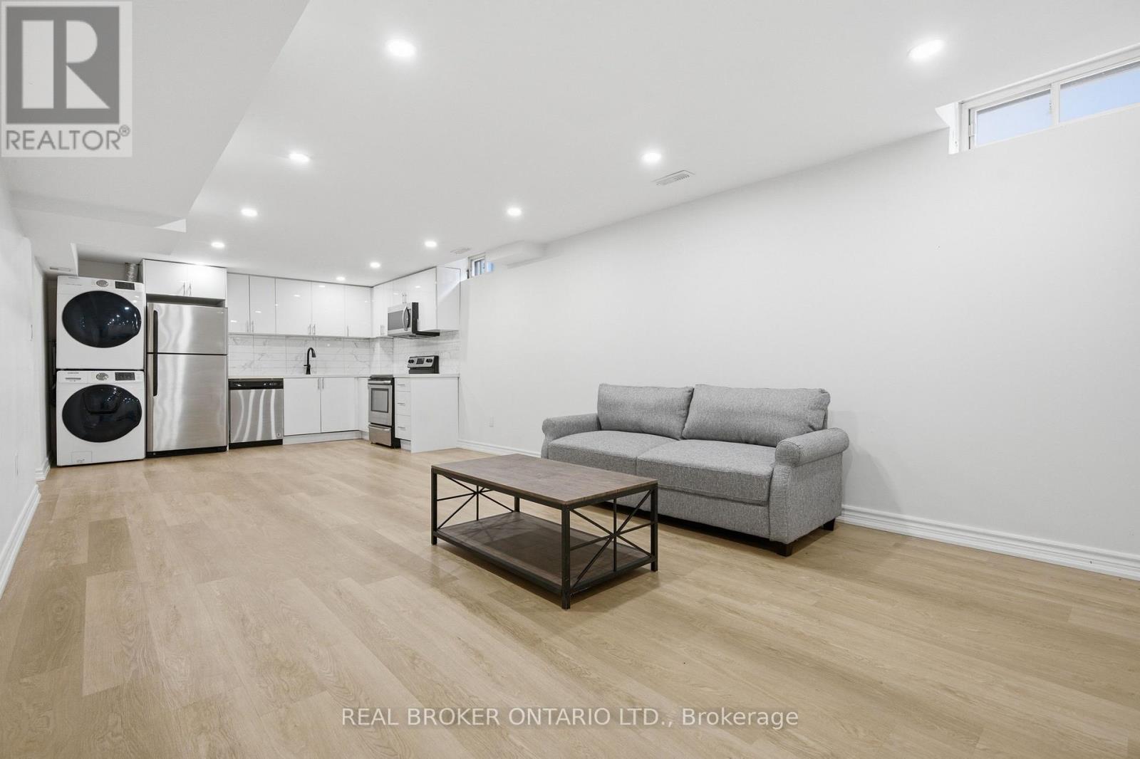 94 Roxana Avenue, Vaughan, Ontario  L4L 3Y8 - Photo 35 - N13706596