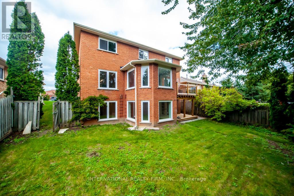LOWER - 11 COATES CRESCENT, Richmond Hill, Ontario