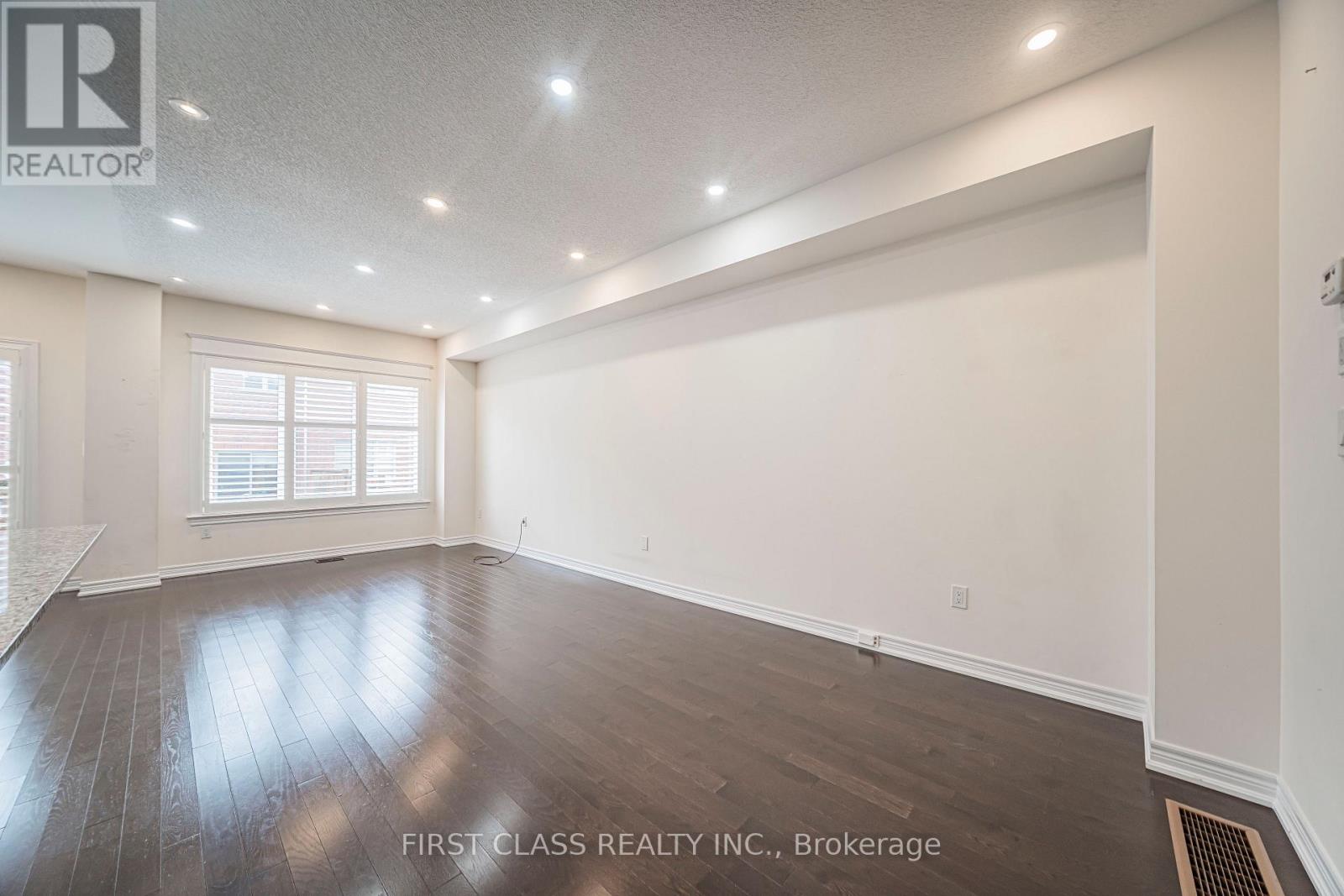 11 Twinflower Lane, Richmond Hill, Ontario  L4E 1E7 - Photo 8 - N13686788