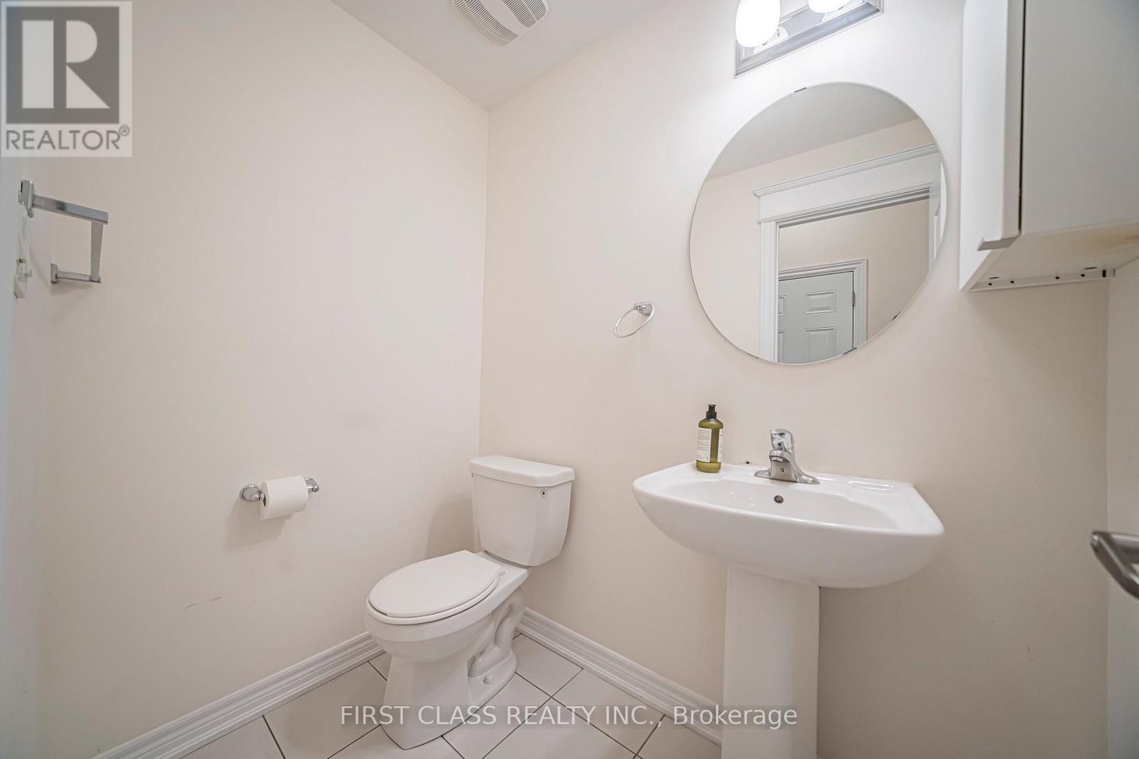 11 Twinflower Lane, Richmond Hill, Ontario  L4E 1E7 - Photo 4 - N13686788