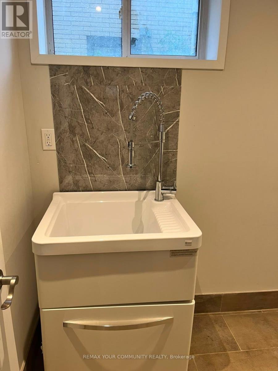 315 Millard Avenue, Newmarket, Ontario  L3Y 1Z3 - Photo 10 - N13662678