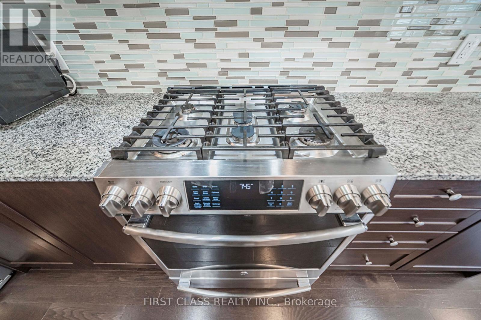 11 Twinflower Lane, Richmond Hill, Ontario  L4E 1E7 - Photo 11 - N13686788