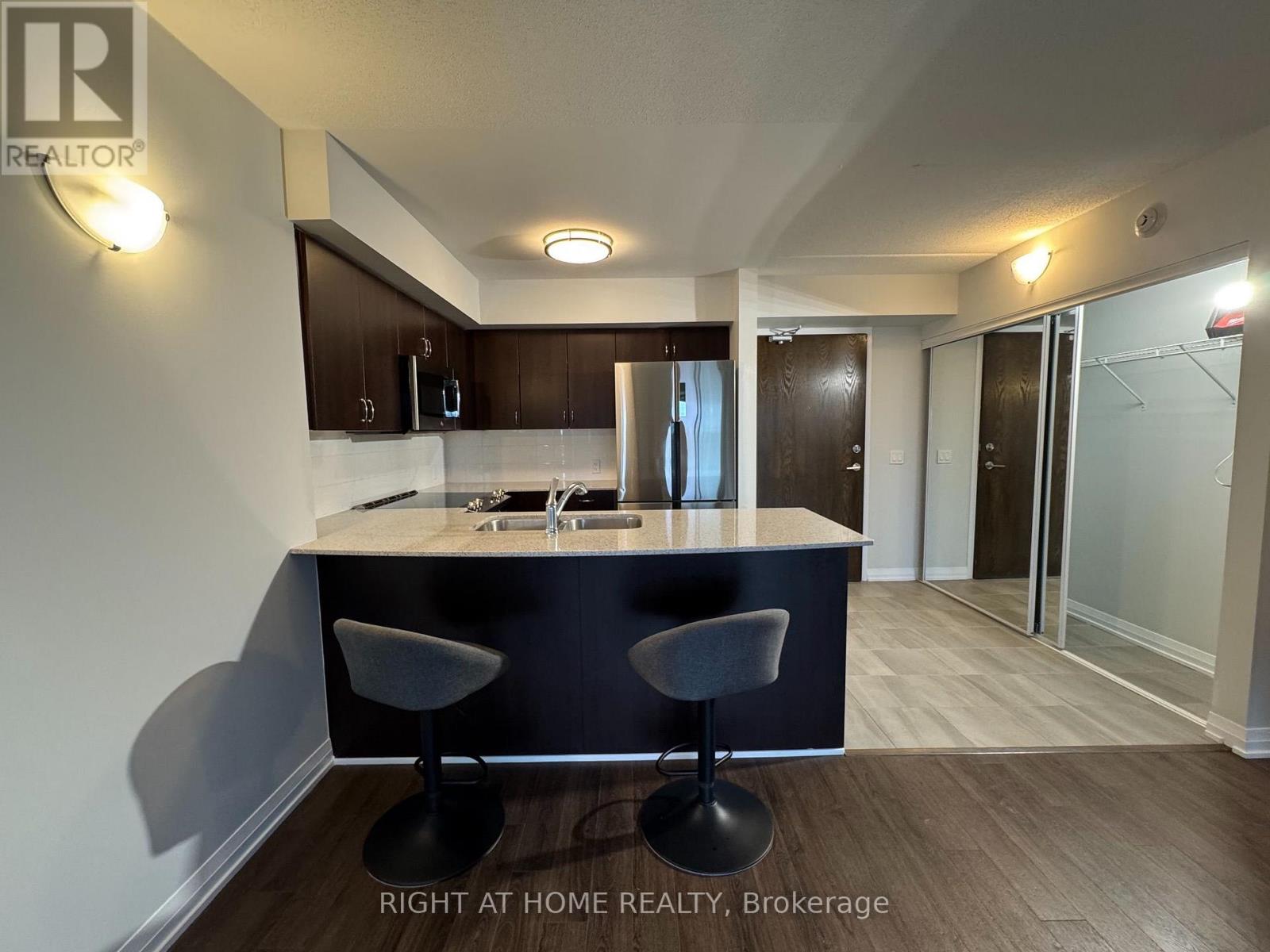 307 - 40 Via Rosedale Way, Brampton, Ontario  L6R 4A4 - Photo 5 - W13706586