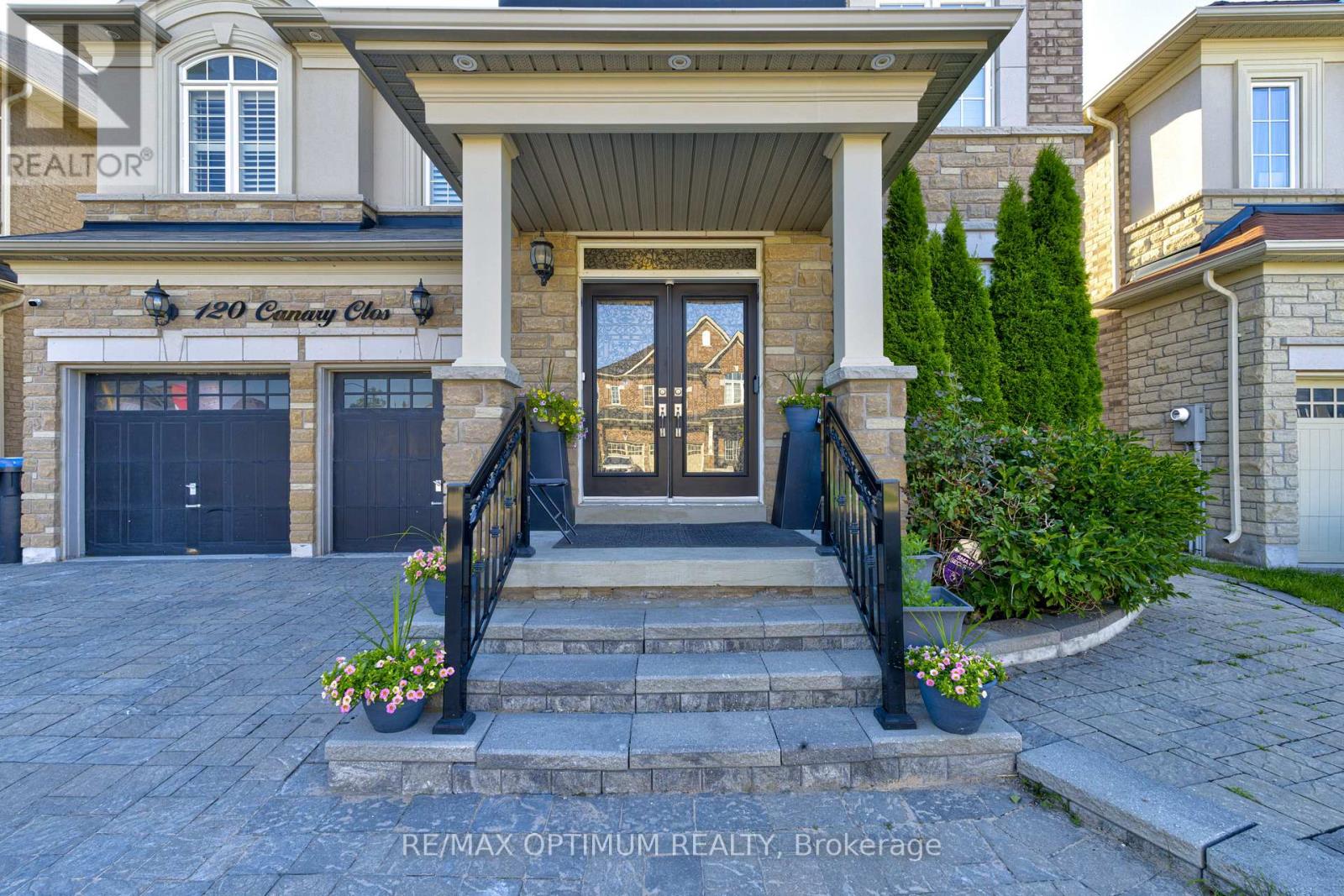 120 Canary Close, Brampton, Ontario  L6X 3A9 - Photo 3 - W13706638