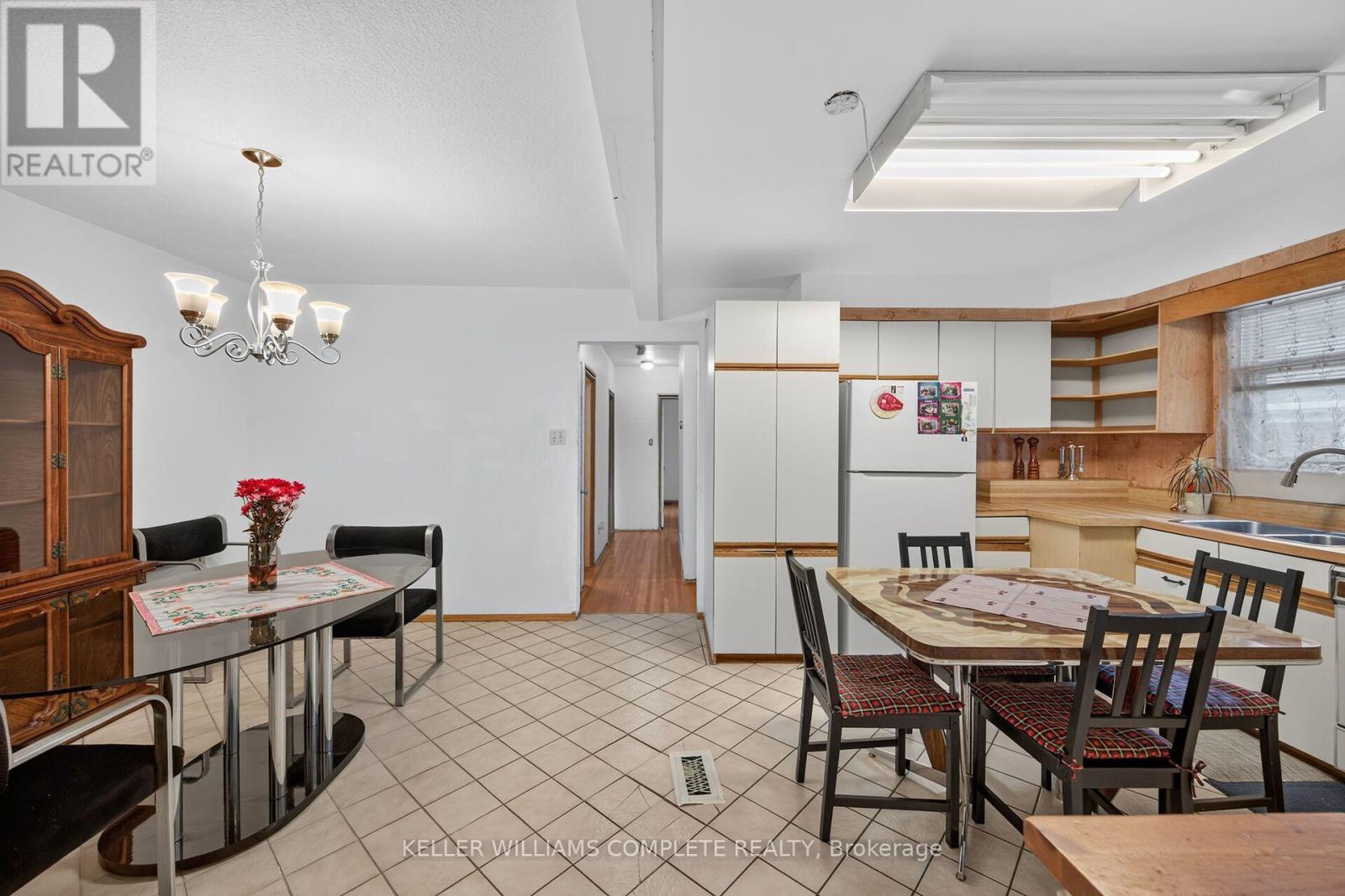 3239 Queen Frederica Drive, Mississauga, Ontario  L4Y 2Z9 - Photo 10 - W13706660