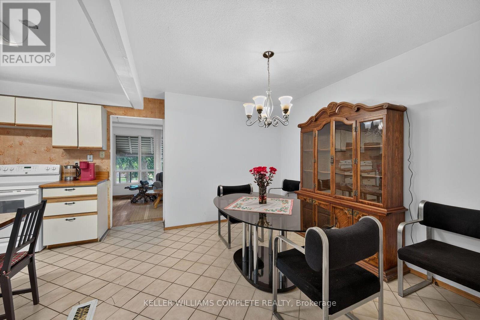 3239 Queen Frederica Drive, Mississauga, Ontario  L4Y 2Z9 - Photo 12 - W13706660