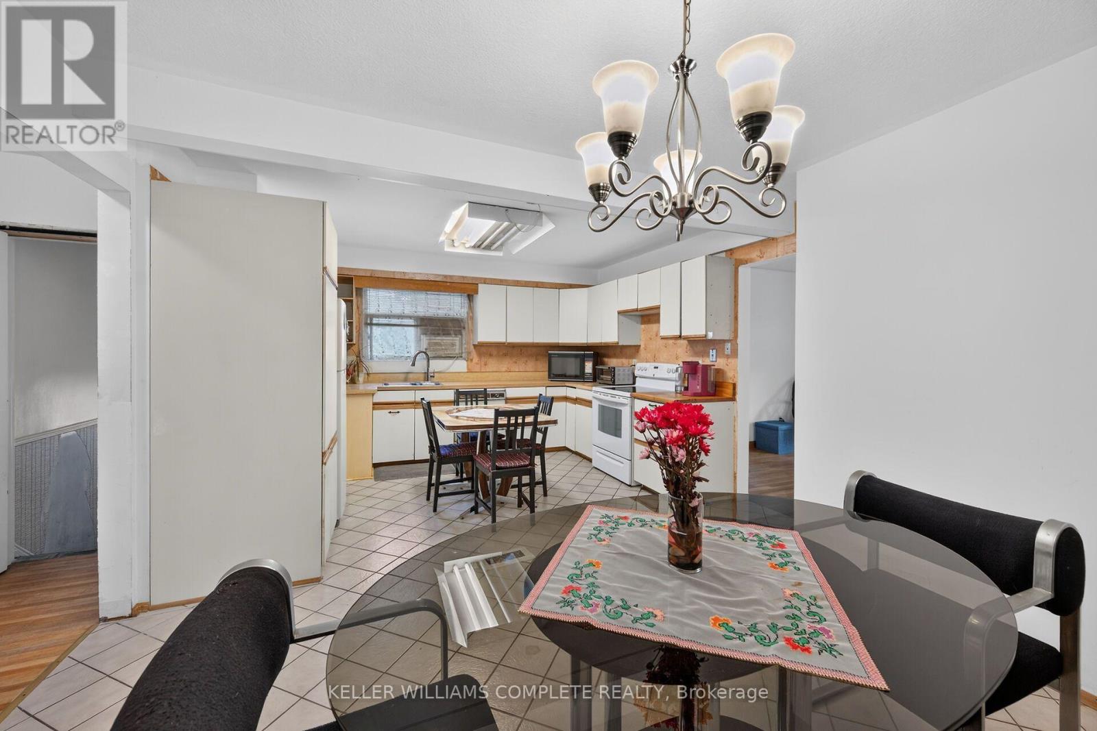 3239 Queen Frederica Drive, Mississauga, Ontario  L4Y 2Z9 - Photo 13 - W13706660