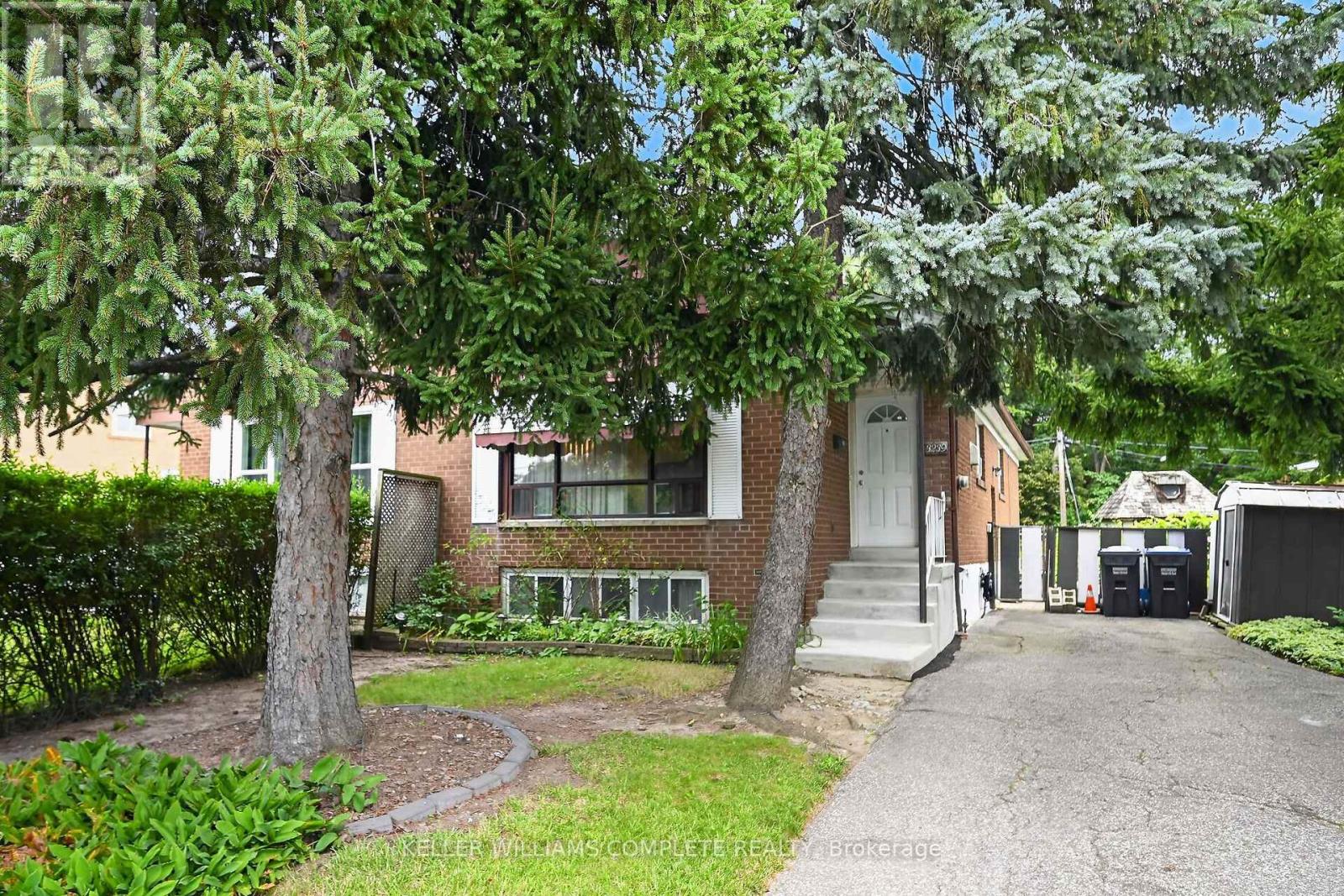 3239 Queen Frederica Drive, Mississauga, Ontario  L4Y 2Z9 - Photo 2 - W13706660