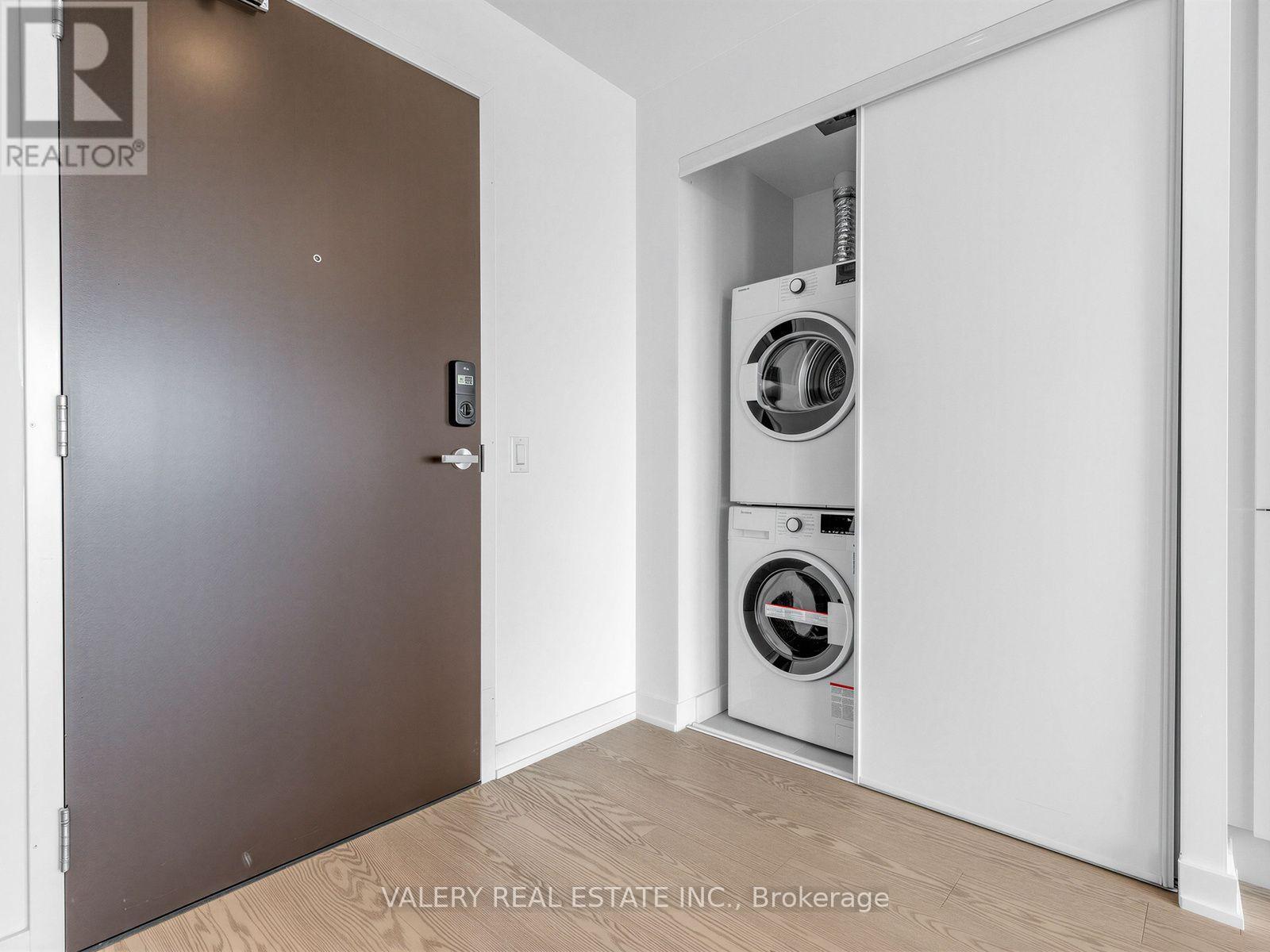 516 - 448 Burnhamthorpe Road W, Mississauga, Ontario  L5B 0R4 - Photo 2 - W13706724