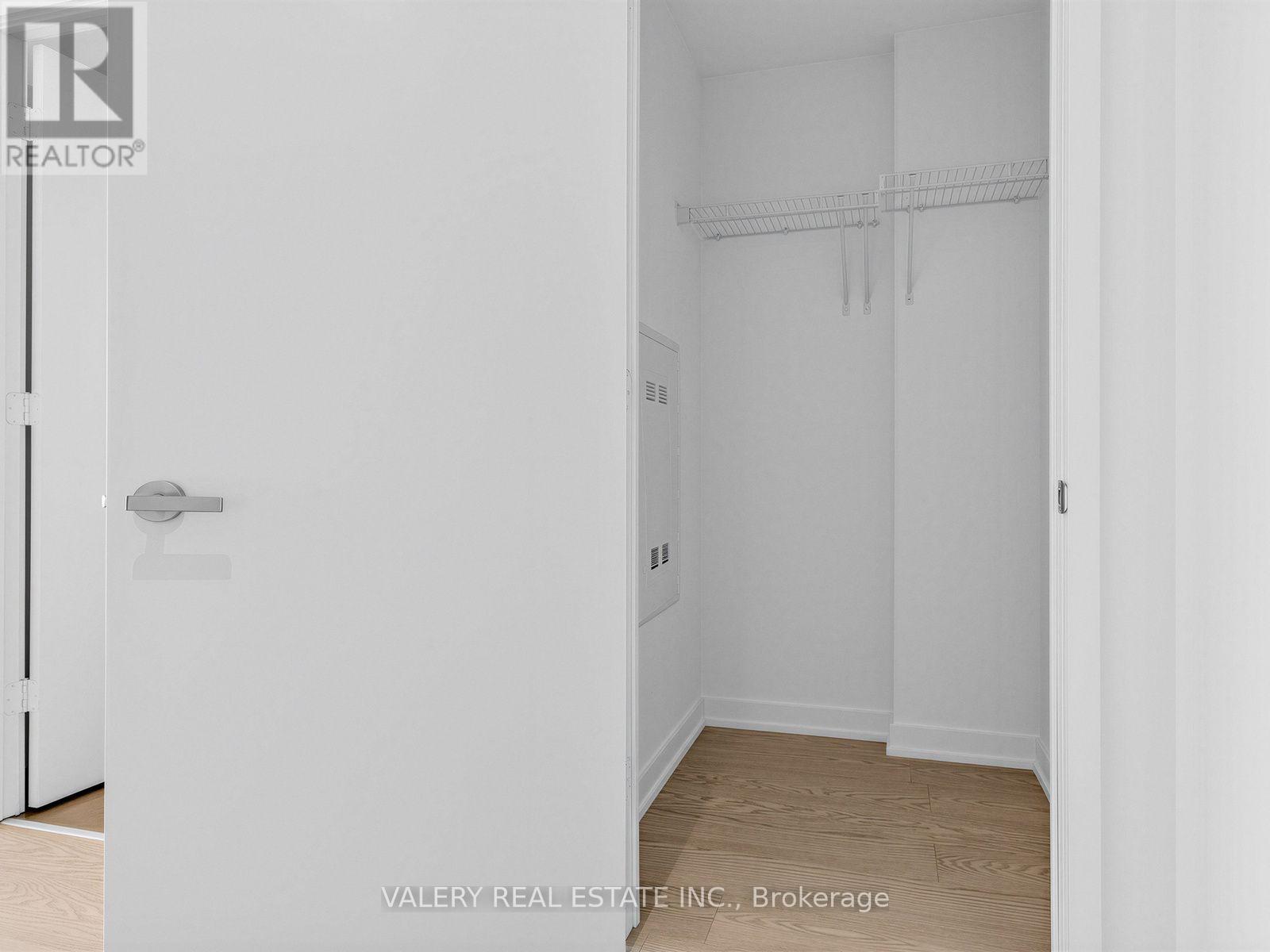 516 - 448 Burnhamthorpe Road W, Mississauga, Ontario  L5B 0R4 - Photo 4 - W13706724