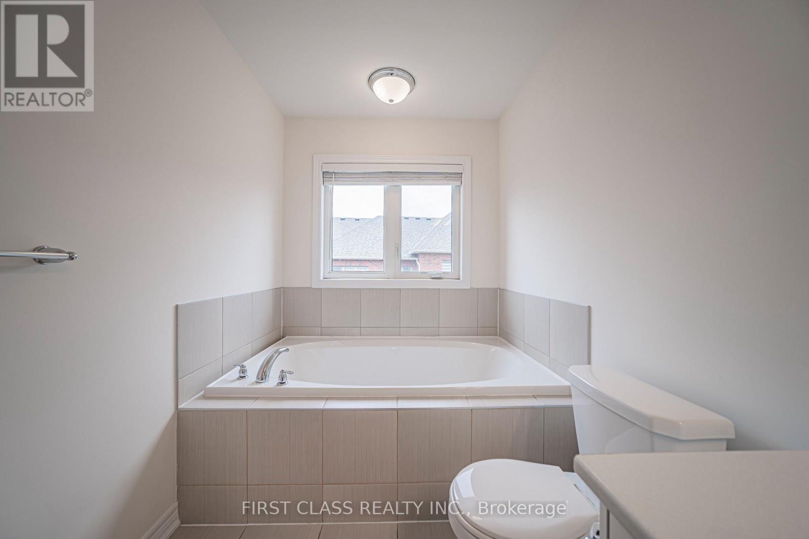 11 Twinflower Lane, Richmond Hill, Ontario  L4E 1E7 - Photo 22 - N13686788