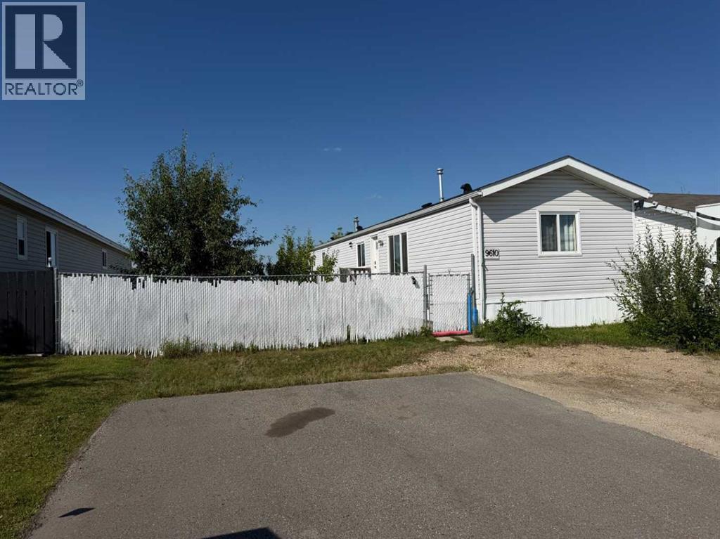 9610 101 Avenue, Clairmont, Alberta