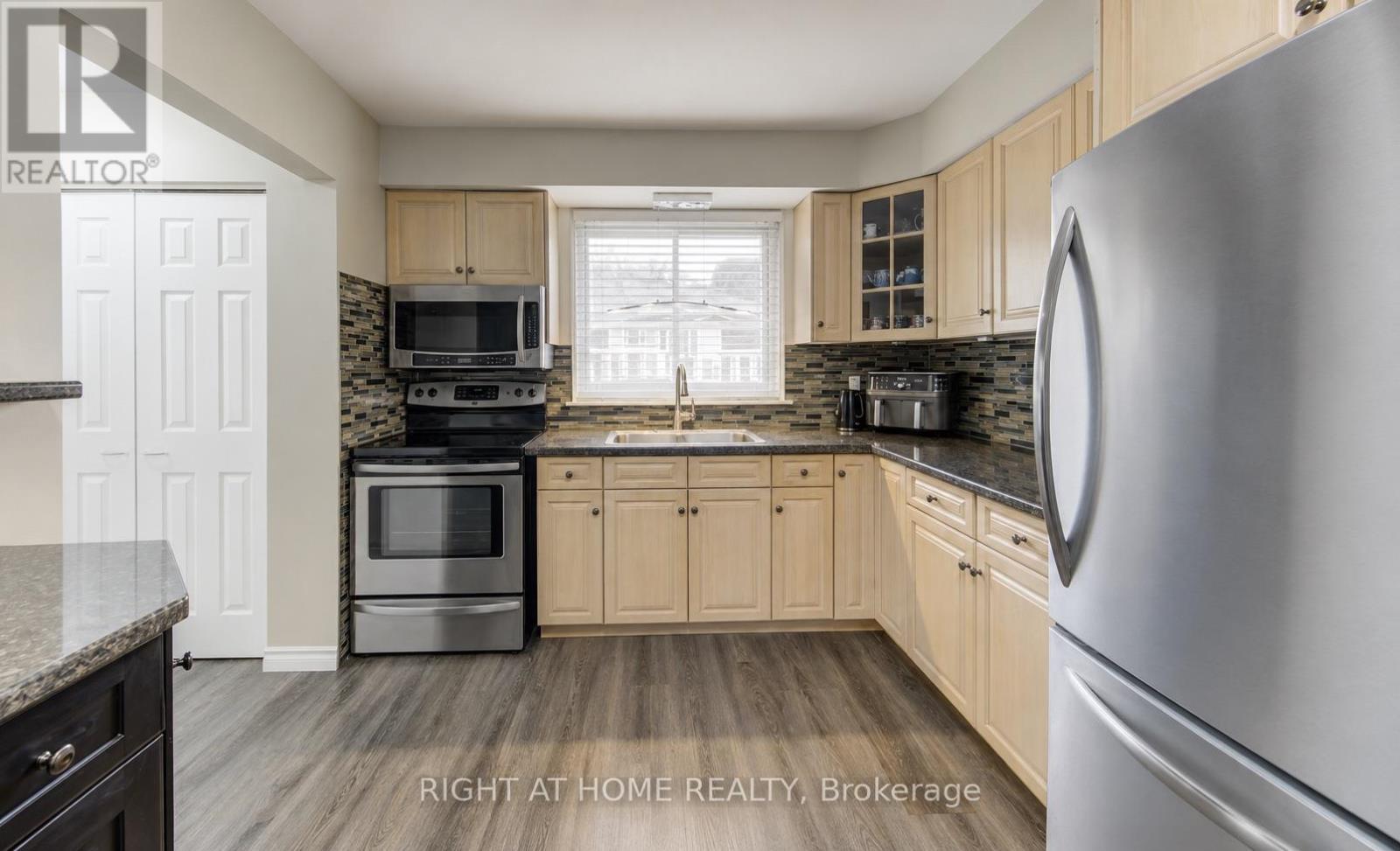 204 Holborn Drive, Kitchener, Ontario  N2A 2E8 - Photo 5 - X13706060