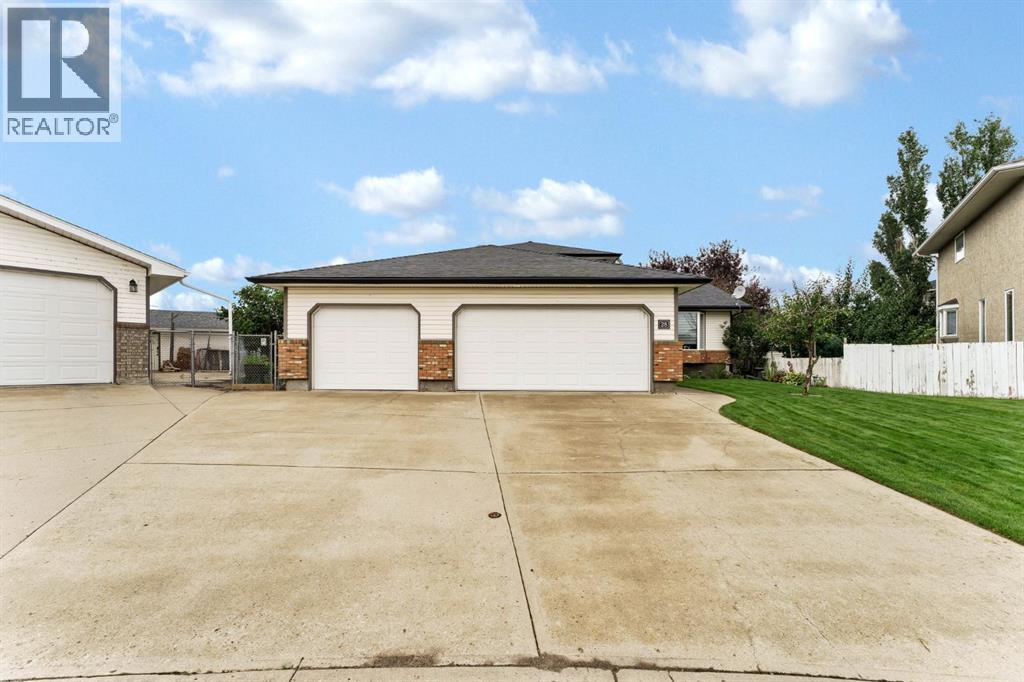 28 Turner Circle SE, Medicine Hat, Alberta T1B 4H9 - Photo 3 - A2337512