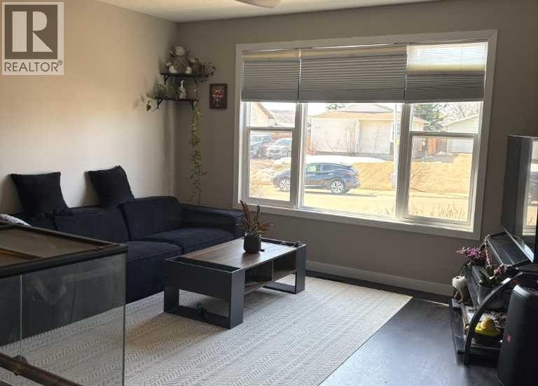 8322 101 Avenue, Peace River, Alberta  T8S 1N2 - Photo 7 - A2305526