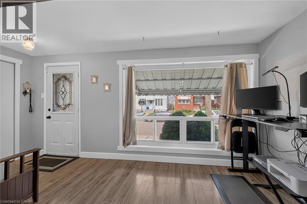 220 Paling Avenue, Hamilton, Ontario  L8H 5J7 - Photo 4 - 40839458