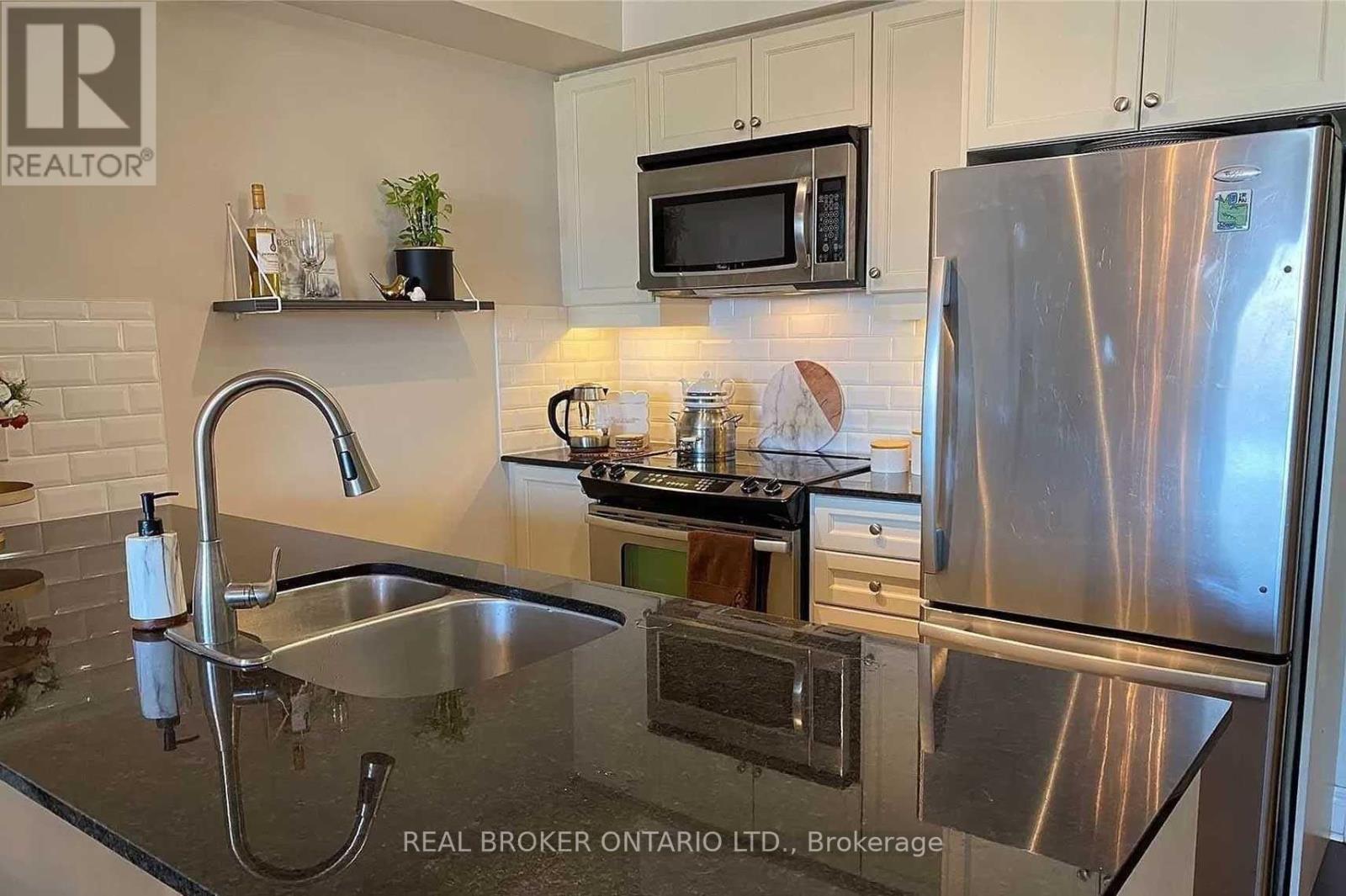 510 - 701 Sheppard Avenue W, Toronto, Ontario  M3H 2S6 - Photo 2 - C13706806