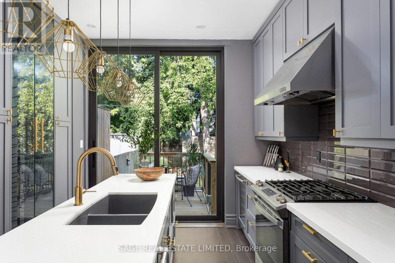 195 Boulton Avenue, Toronto, Ontario  M4M 2J8 - Photo 11 - E13706772
