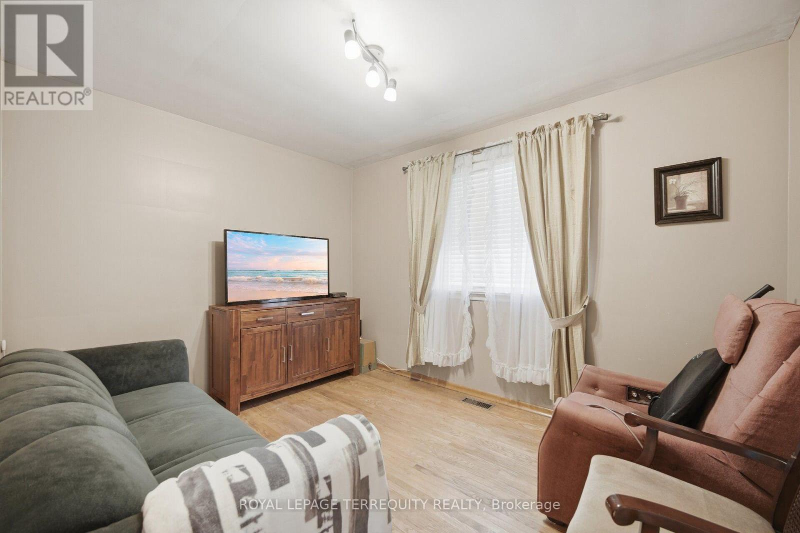 879 Scarborough Golf Club Road, Toronto, Ontario  M1G 1J6 - Photo 21 - E13706796