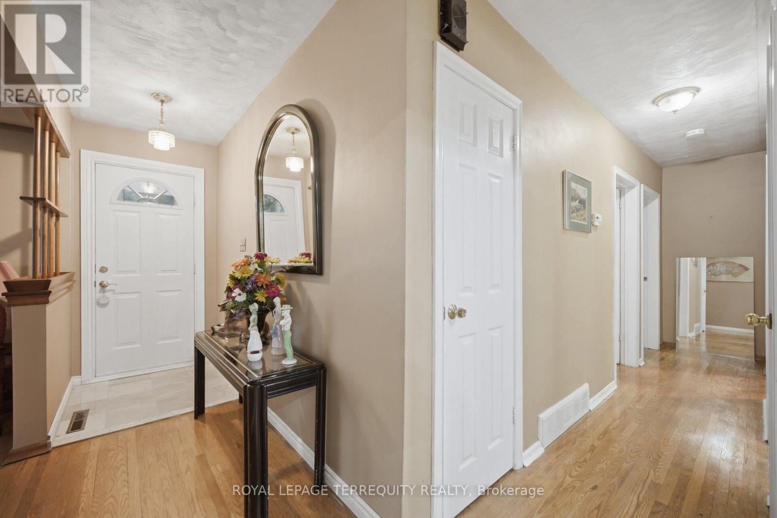 879 Scarborough Golf Club Road, Toronto, Ontario  M1G 1J6 - Photo 8 - E13706796