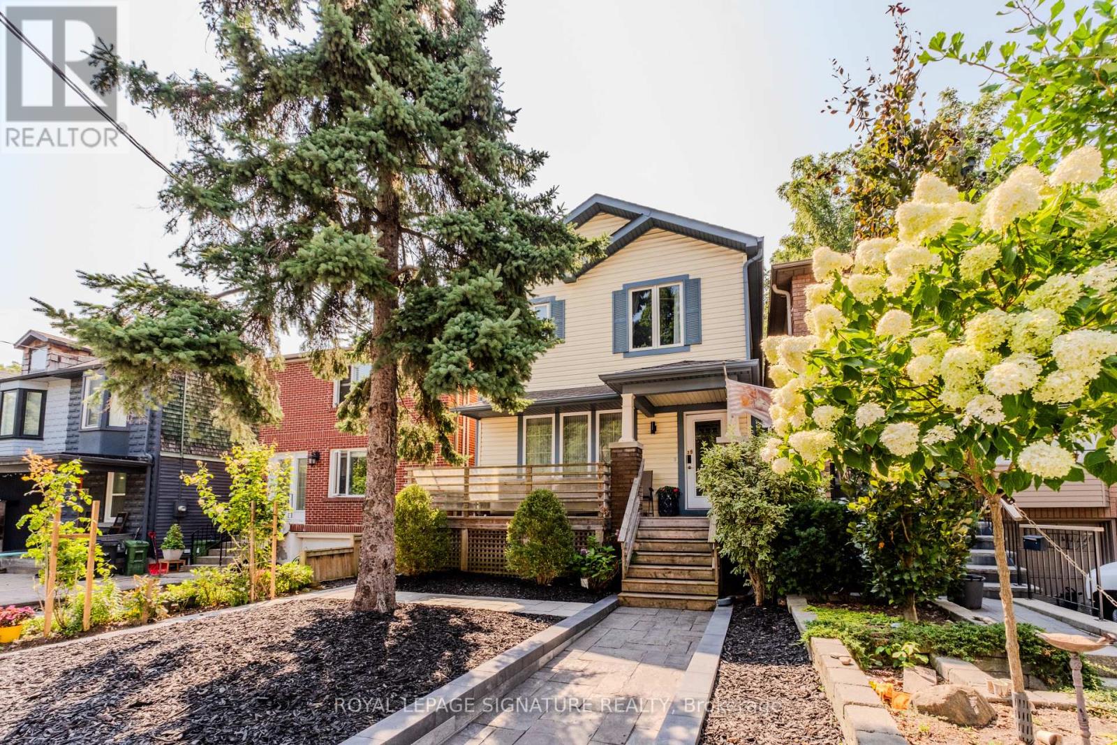 15 BATTENBERG AVENUE, Toronto, Ontario
