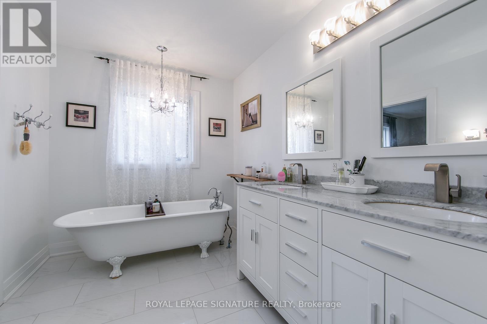 15 Battenberg Avenue, Toronto, Ontario M4L 1J7 - Photo 13 - E13706818