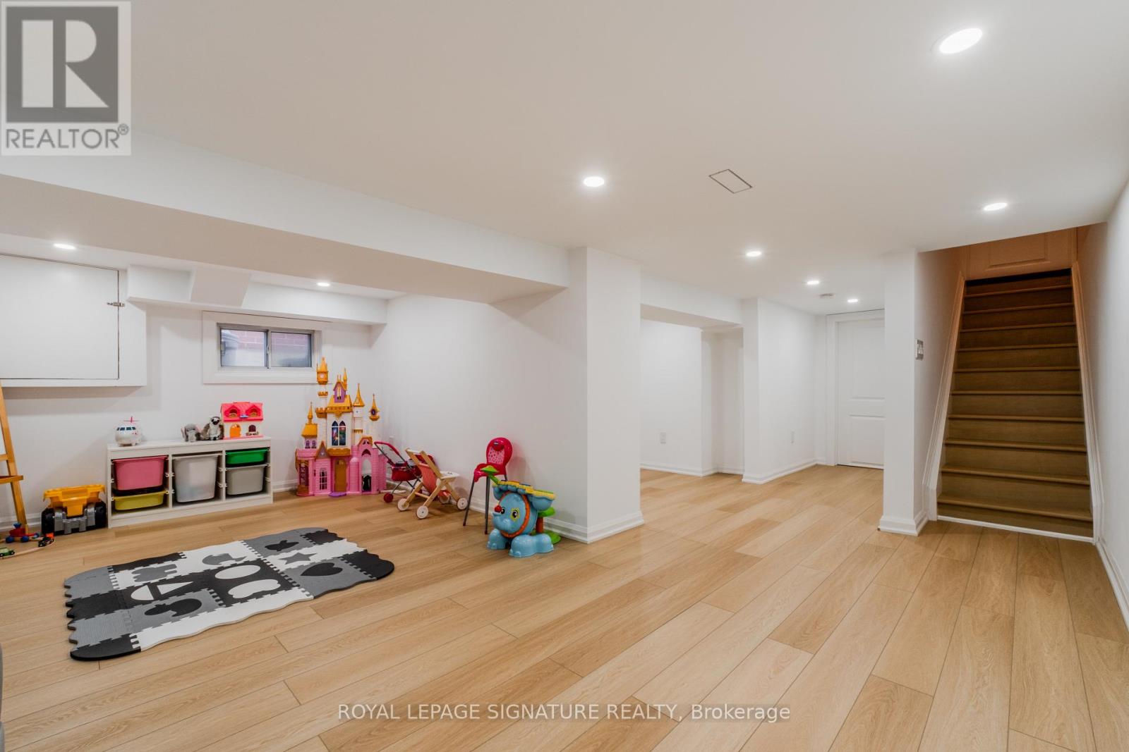 15 Battenberg Avenue, Toronto, Ontario M4L 1J7 - Photo 17 - E13706818