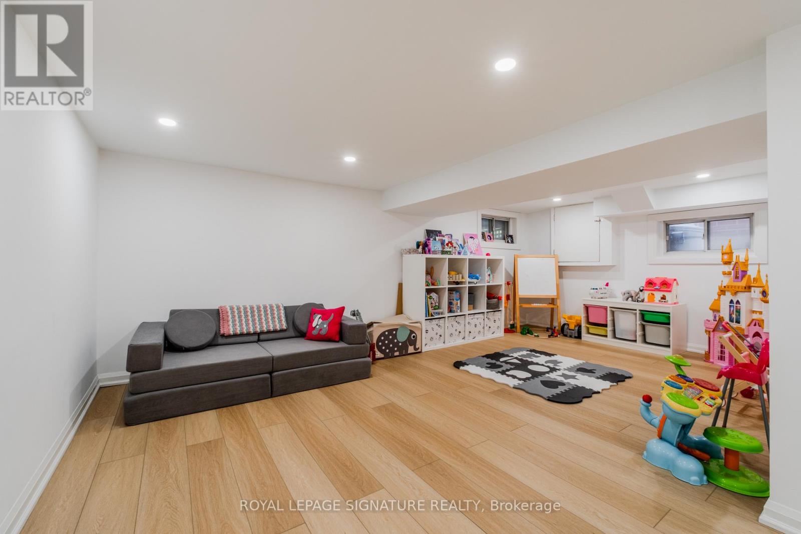 15 Battenberg Avenue, Toronto, Ontario M4L 1J7 - Photo 18 - E13706818