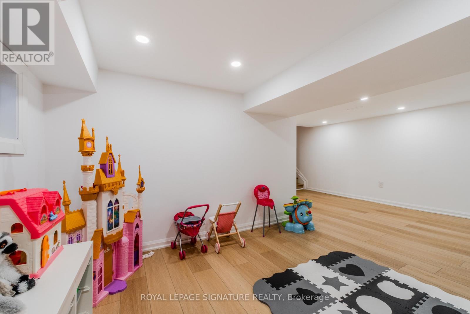 15 Battenberg Avenue, Toronto, Ontario M4L 1J7 - Photo 19 - E13706818
