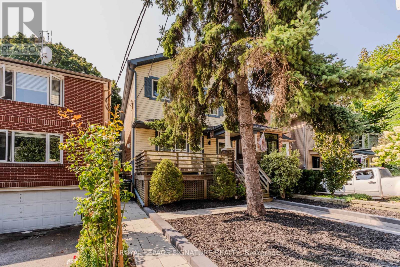 15 Battenberg Avenue, Toronto, Ontario M4L 1J7 - Photo 3 - E13706818