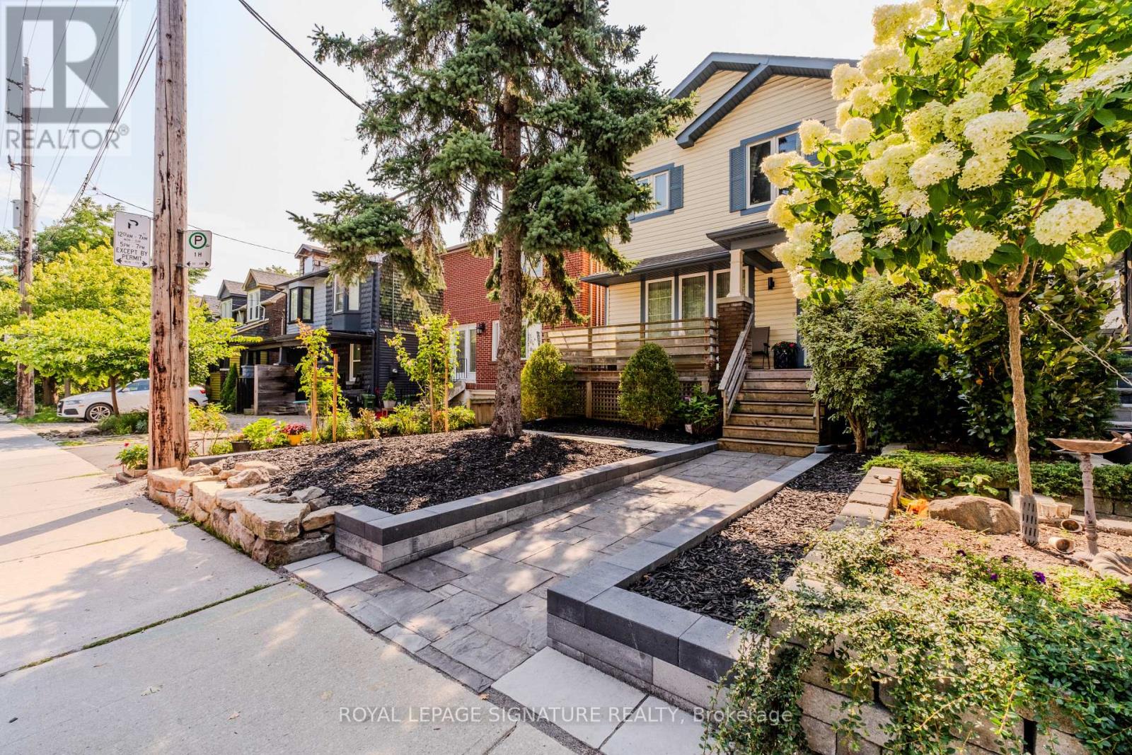 15 Battenberg Avenue, Toronto, Ontario M4L 1J7 - Photo 4 - E13706818