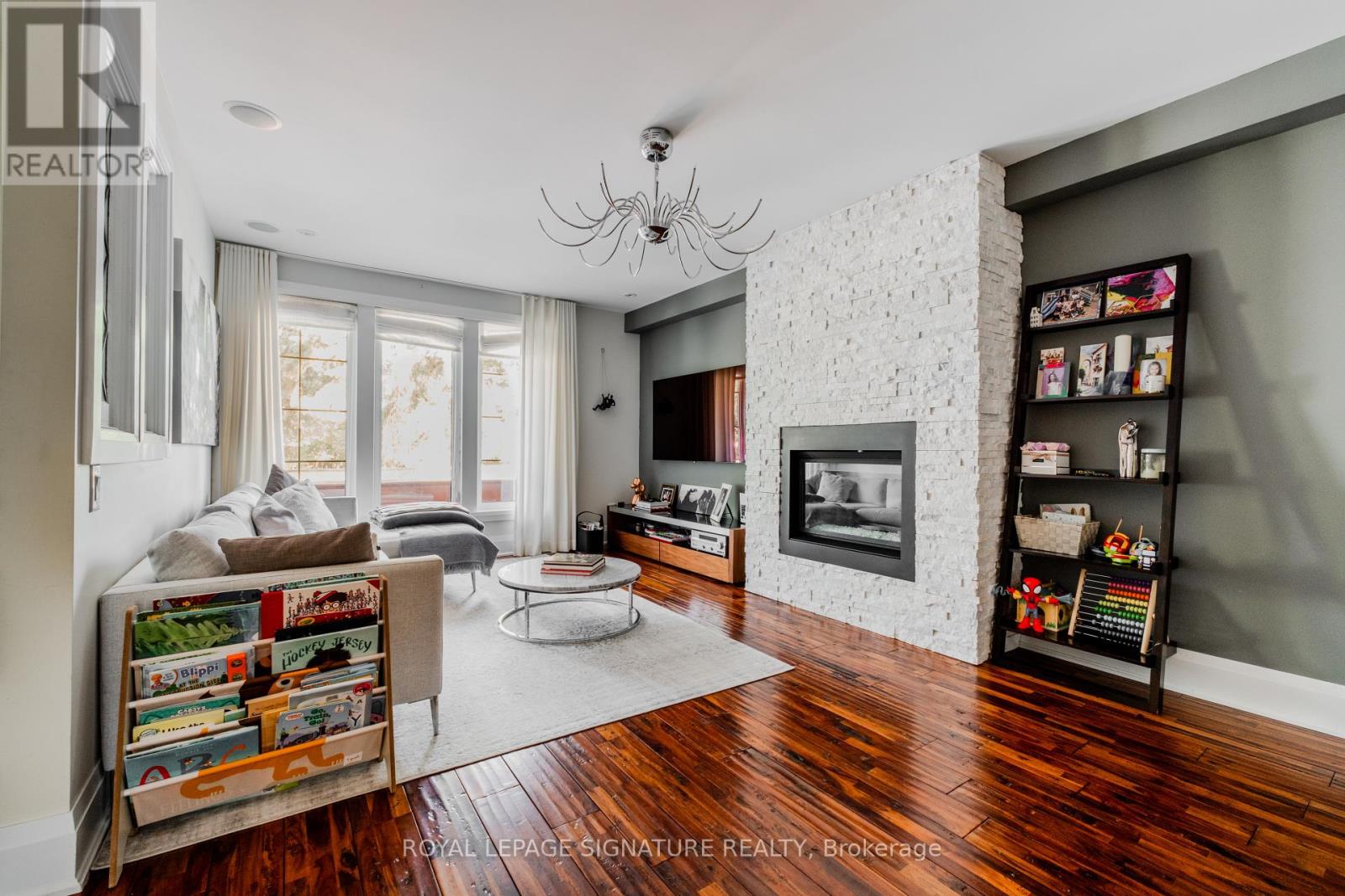 15 Battenberg Avenue, Toronto, Ontario M4L 1J7 - Photo 7 - E13706818