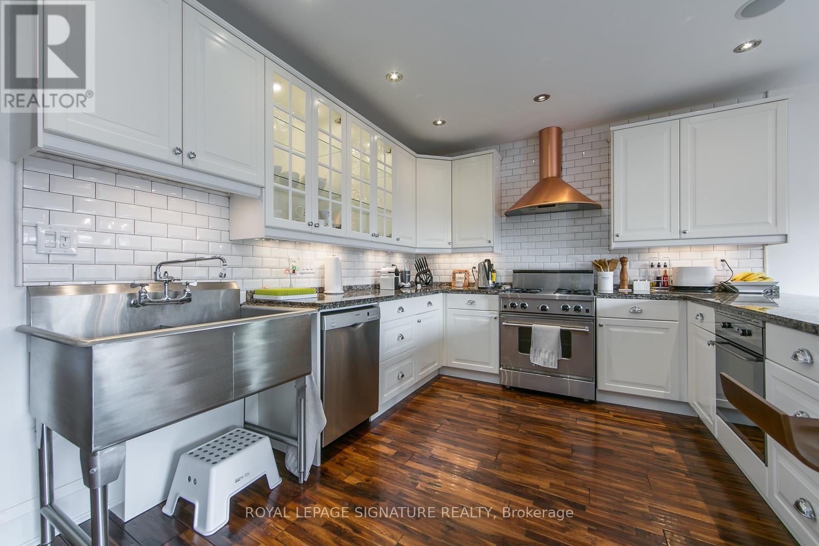 15 Battenberg Avenue, Toronto, Ontario M4L 1J7 - Photo 8 - E13706818