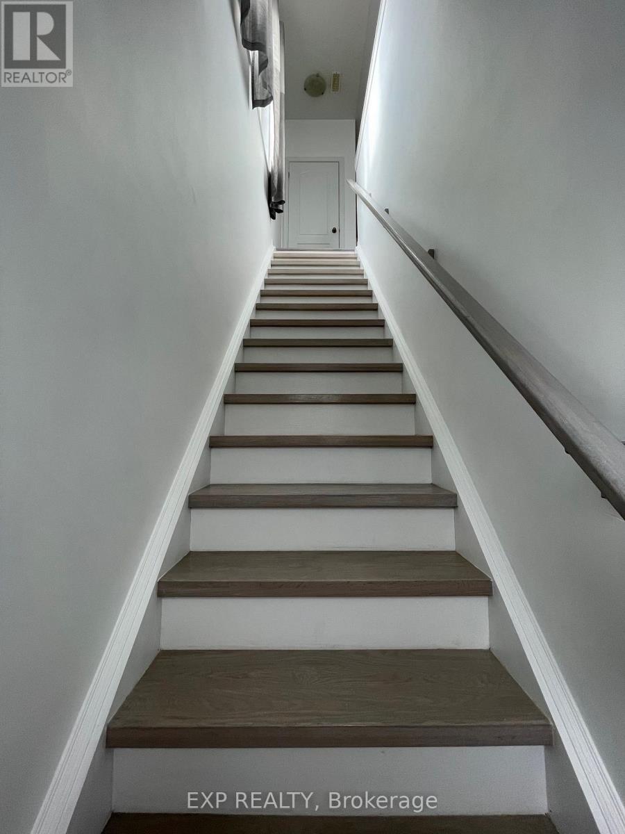 Coach - 363 Country Glen Road, Markham, Ontario  L6B 1L2 - Photo 2 - N13706756