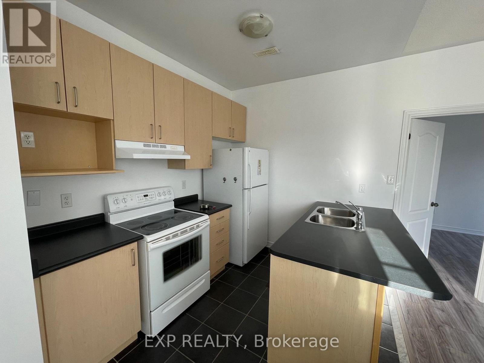 Coach - 363 Country Glen Road, Markham, Ontario  L6B 1L2 - Photo 3 - N13706756