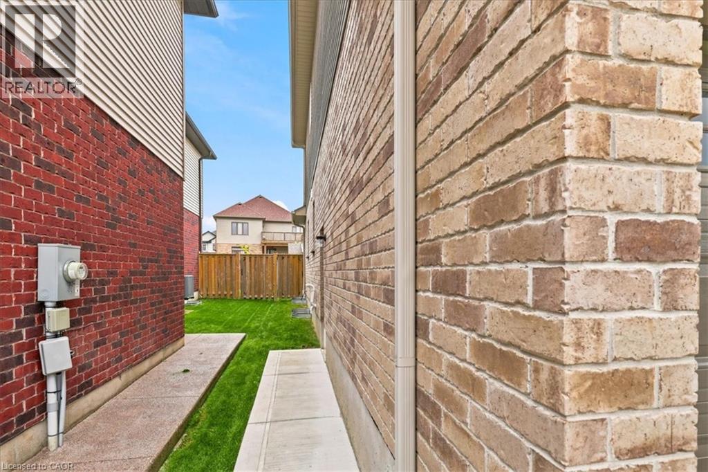 921 Eden Oak Court, Kitchener, Ontario  N2A 0H4 - Photo 41 - 40842172