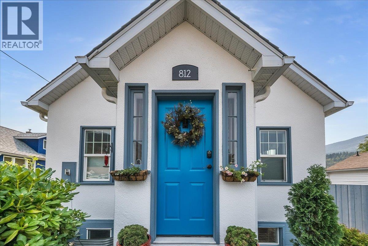 812 2nd Street, Castlegar, British Columbia  V1N 1Y7 - Photo 2 - 10398431