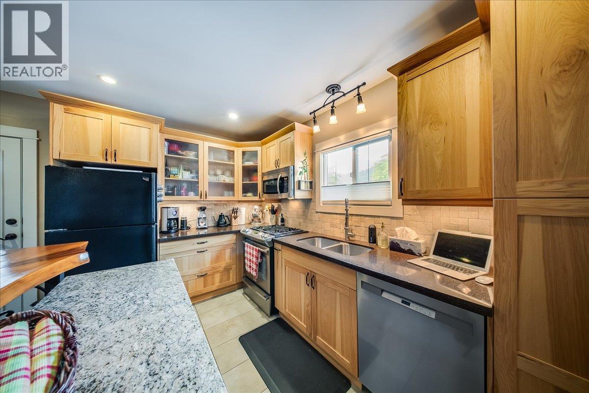812 2nd Street, Castlegar, British Columbia  V1N 1Y7 - Photo 10 - 10398431