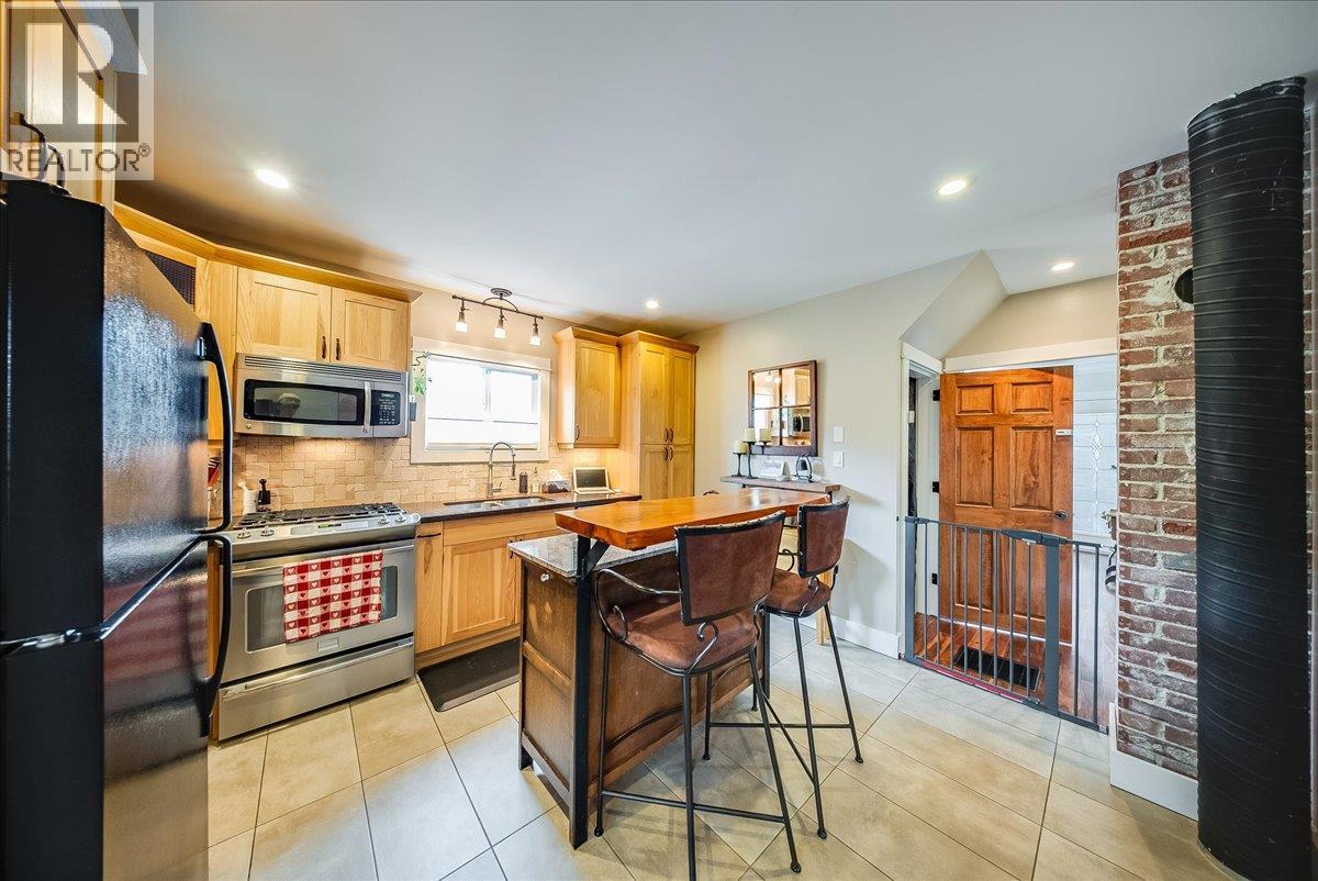 812 2nd Street, Castlegar, British Columbia  V1N 1Y7 - Photo 11 - 10398431