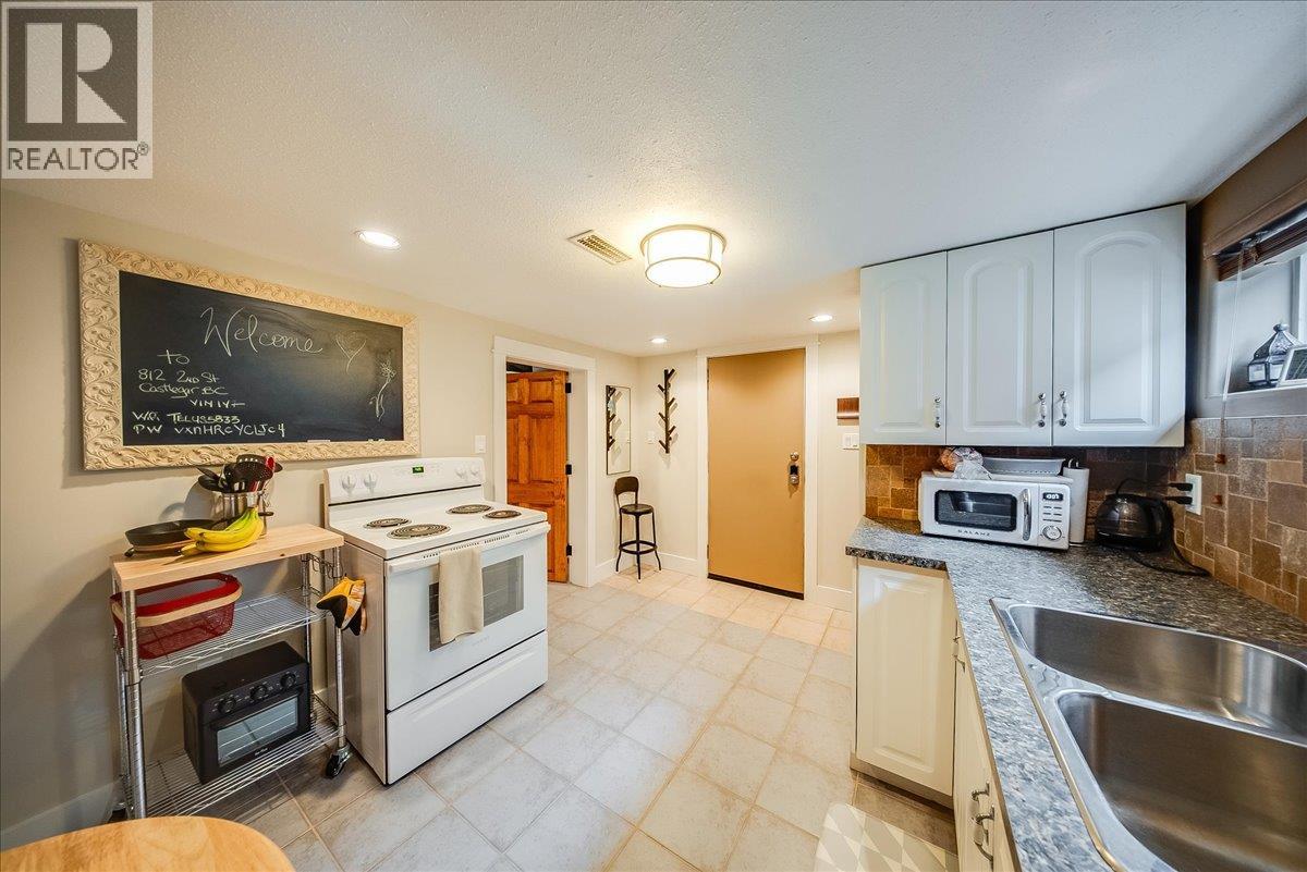812 2nd Street, Castlegar, British Columbia  V1N 1Y7 - Photo 36 - 10398431