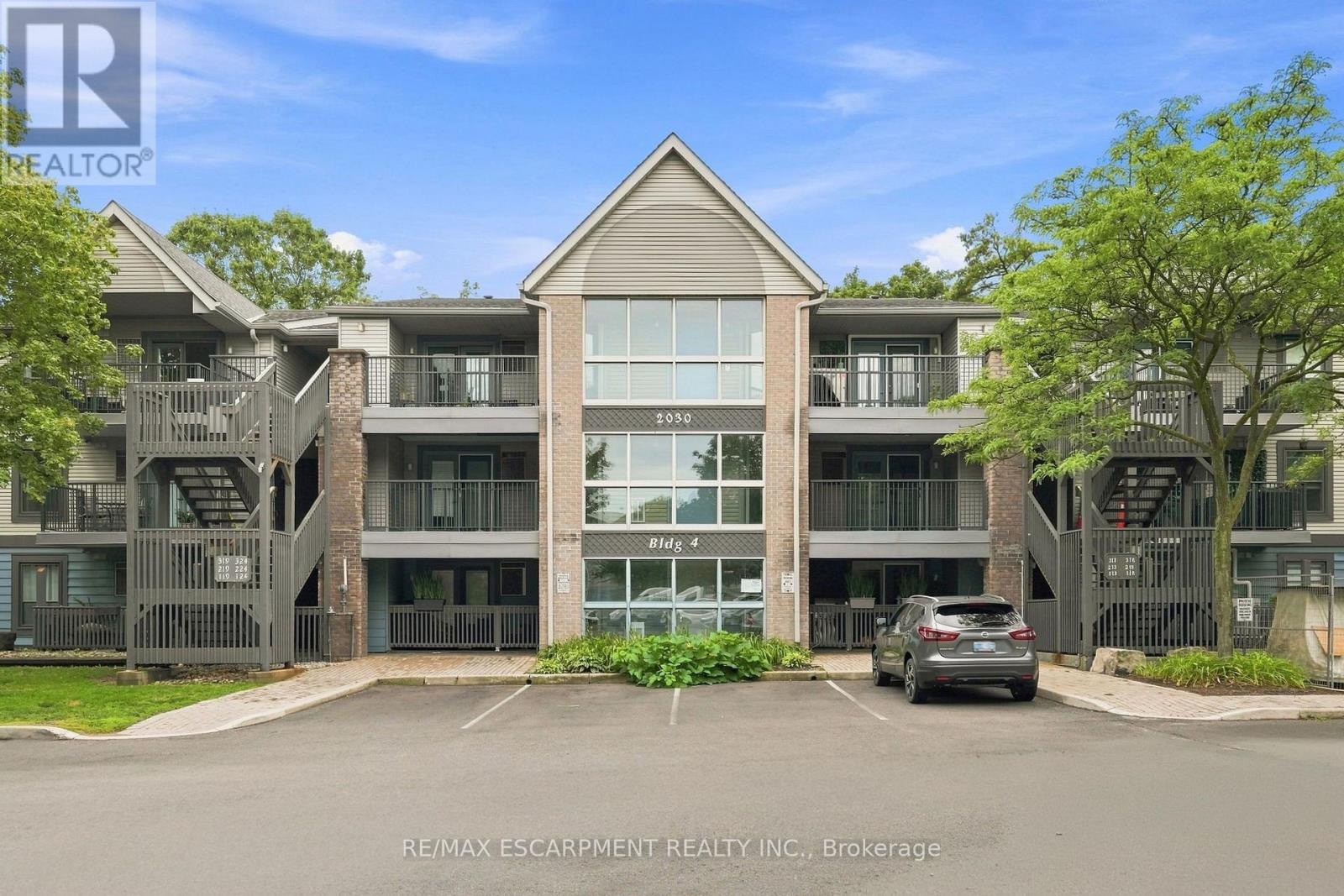 322 - 2030 Cleaver Avenue, Burlington, Ontario  L7M 4C3 - Photo 1 - W13706742